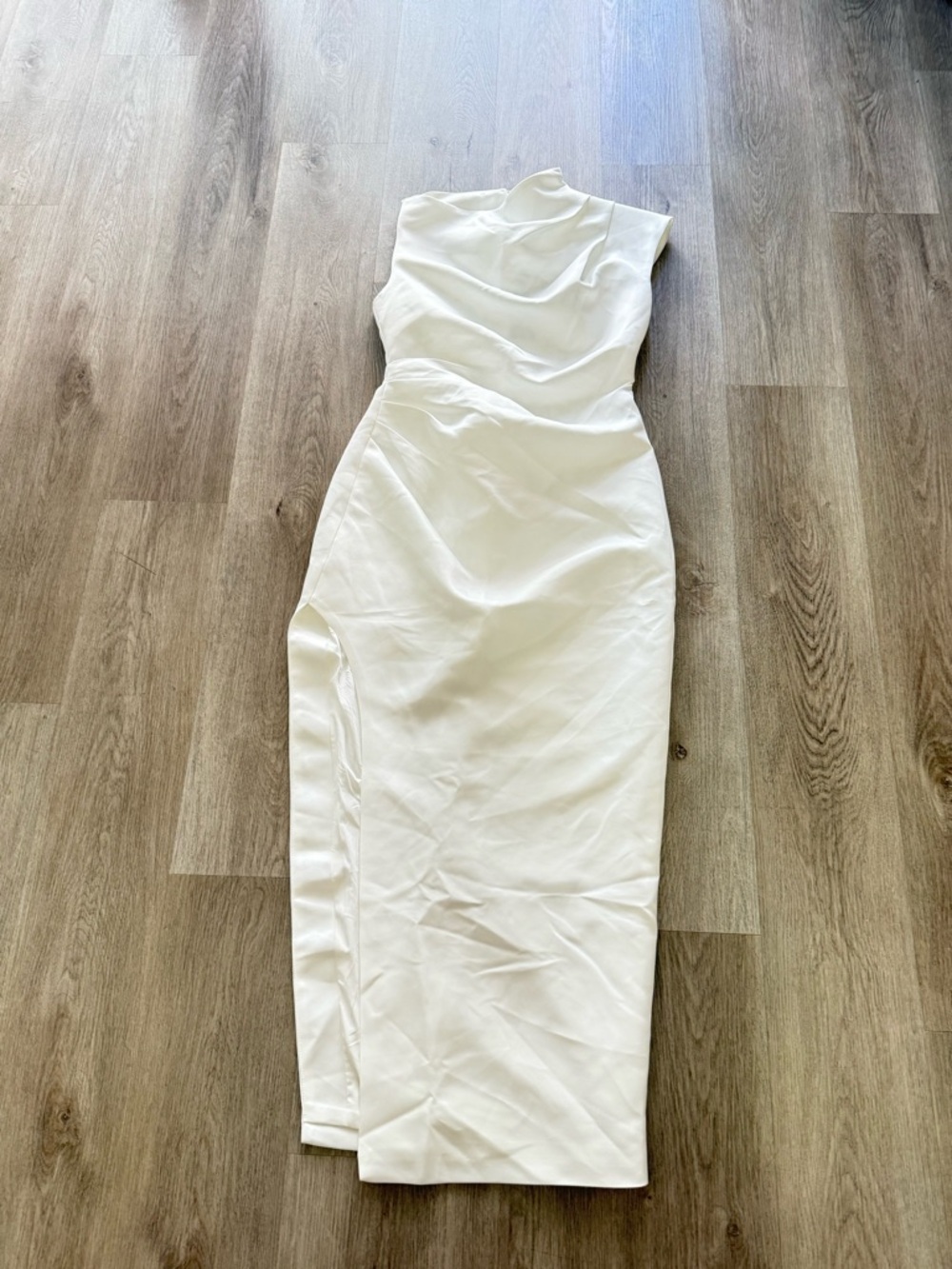 Elliatt coralie white sateen high neckline draped slit detail maxi dress medium - Picture 8 of 13